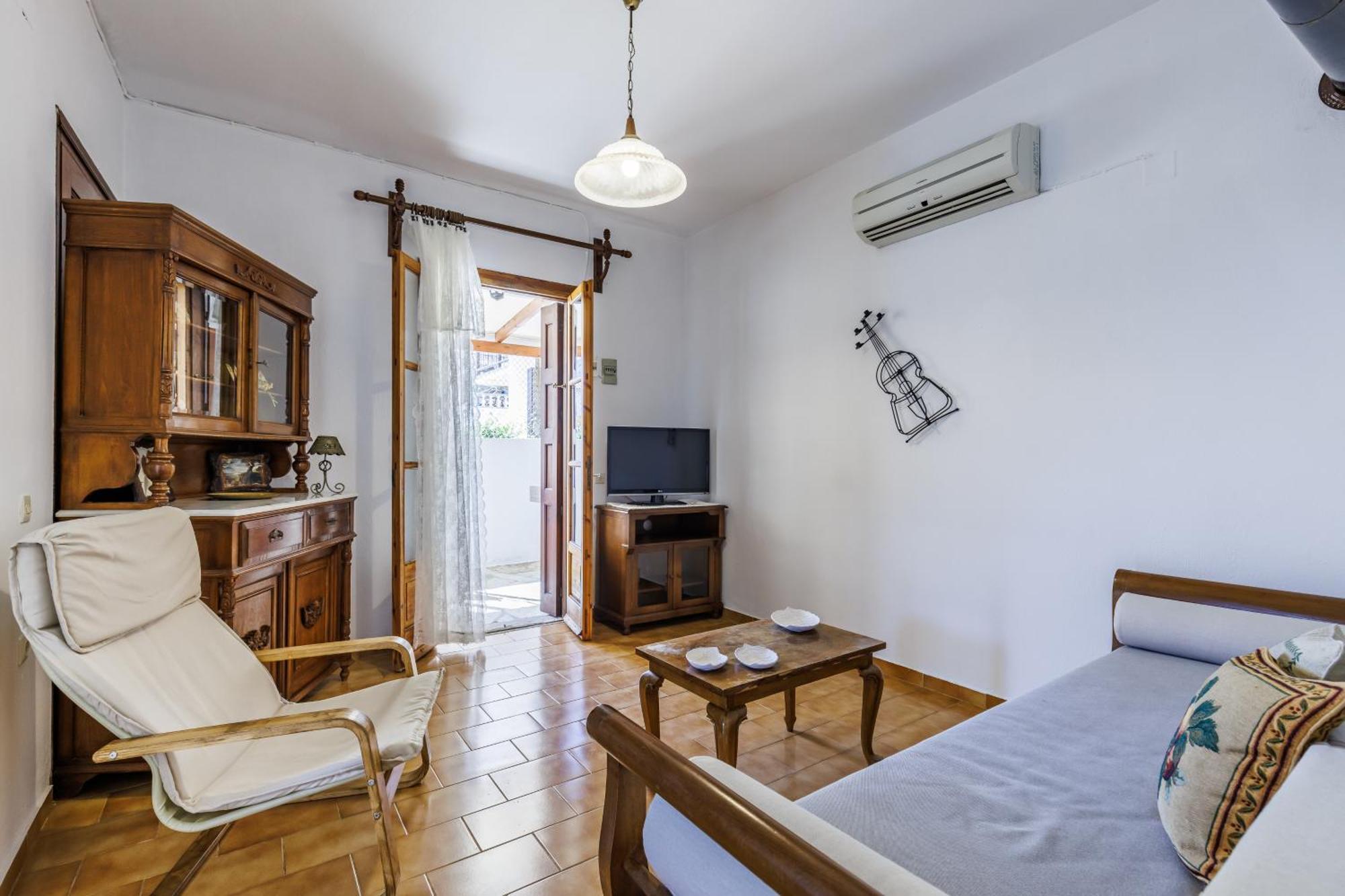 Balou Skopelos Town